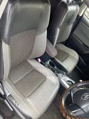 Toyota Auris 2014 Pink