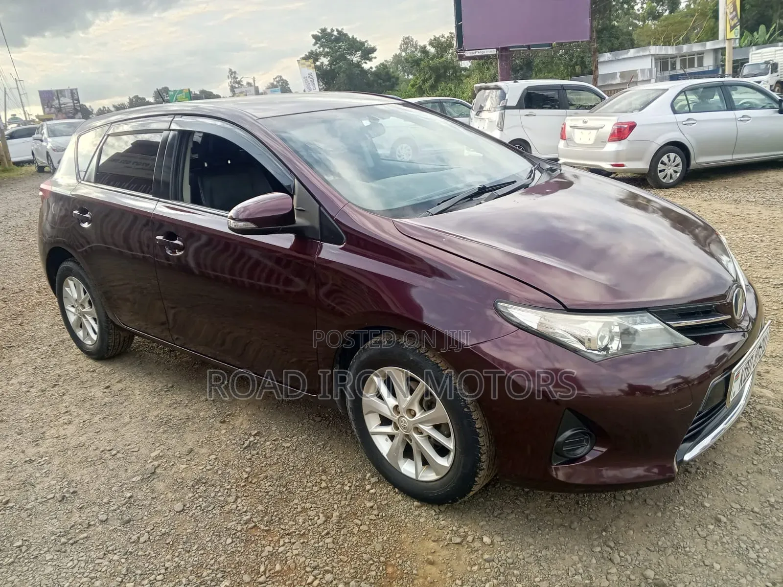 Toyota Auris 2014 Pink