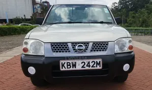 Nissan Hardbody 2013 Gray