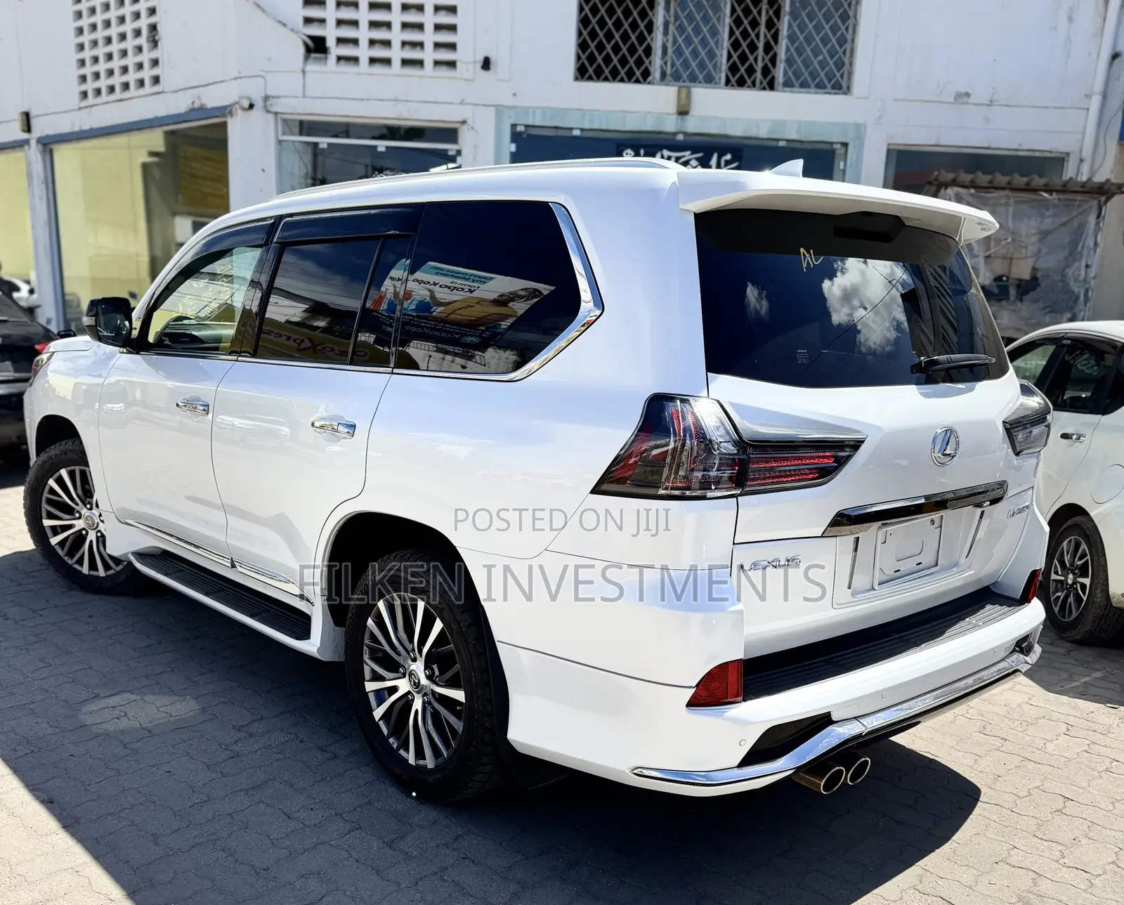 Lexus LX 570 AWD 2020 White