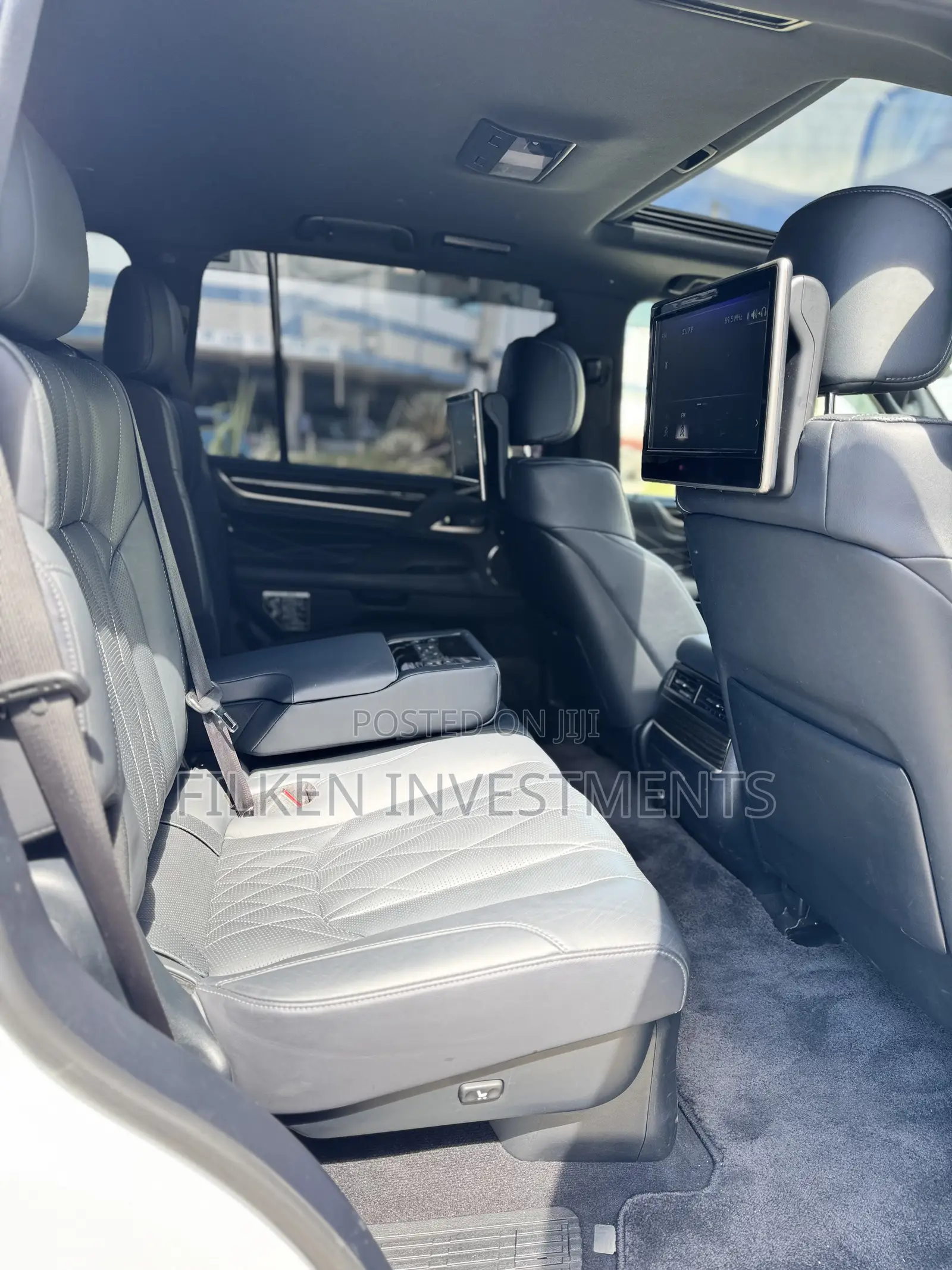 Lexus LX 570 AWD 2020 White