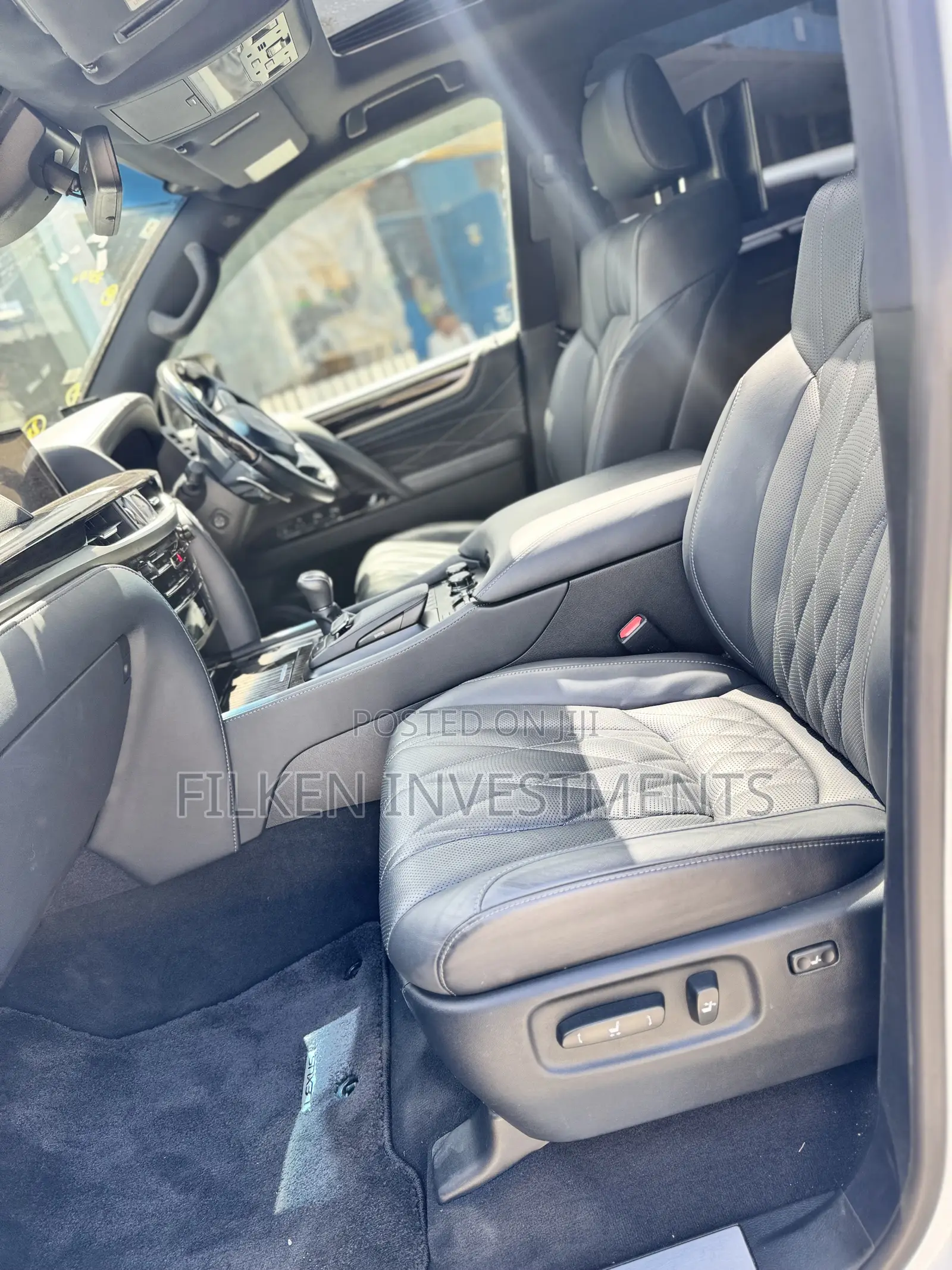 Lexus LX 570 AWD 2020 White
