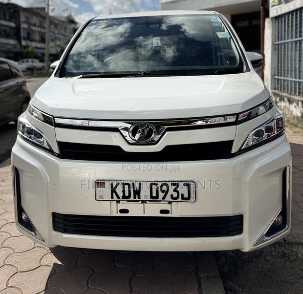 Toyota Voxy 2019 White