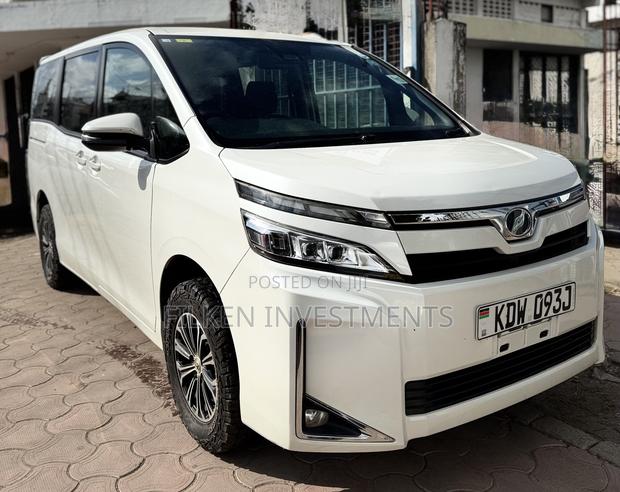 Toyota Voxy 2019 White - thumbnail 3