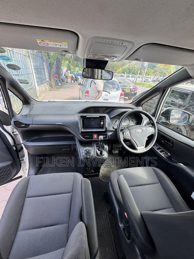 Toyota Voxy 2019 White - thumbnail 7