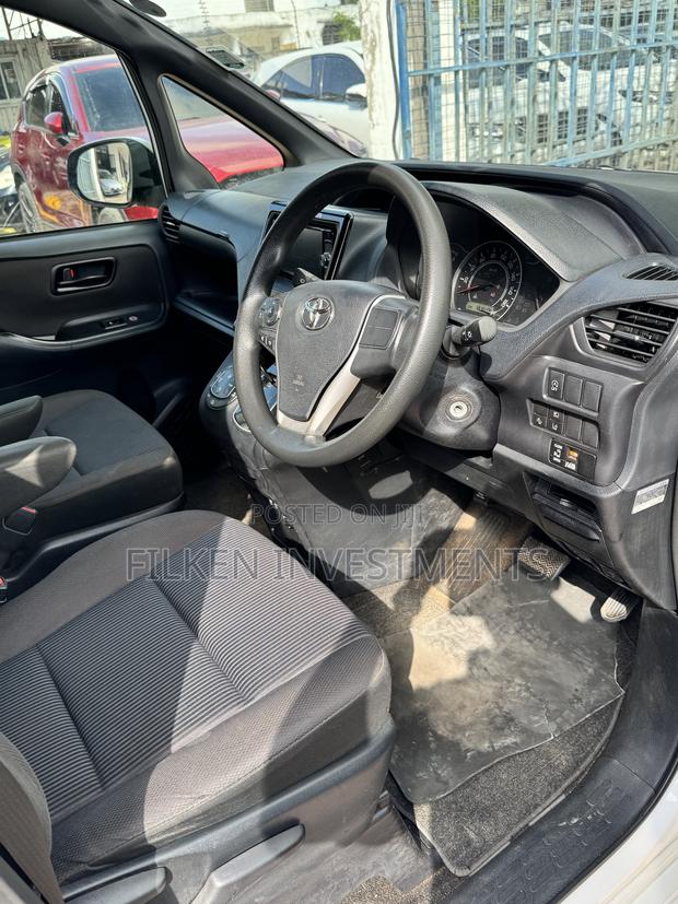 Toyota Voxy 2019 White - thumbnail 10