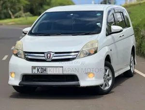 Toyota ISIS 2014 Pearl