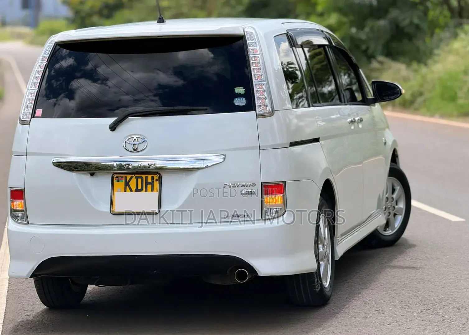 Toyota ISIS 2014 Pearl