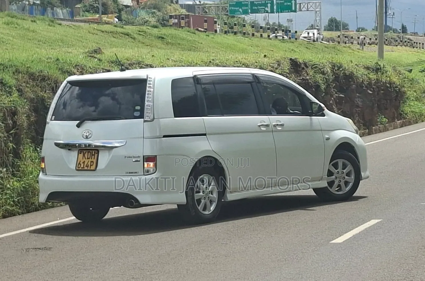 Toyota ISIS 2014 Pearl