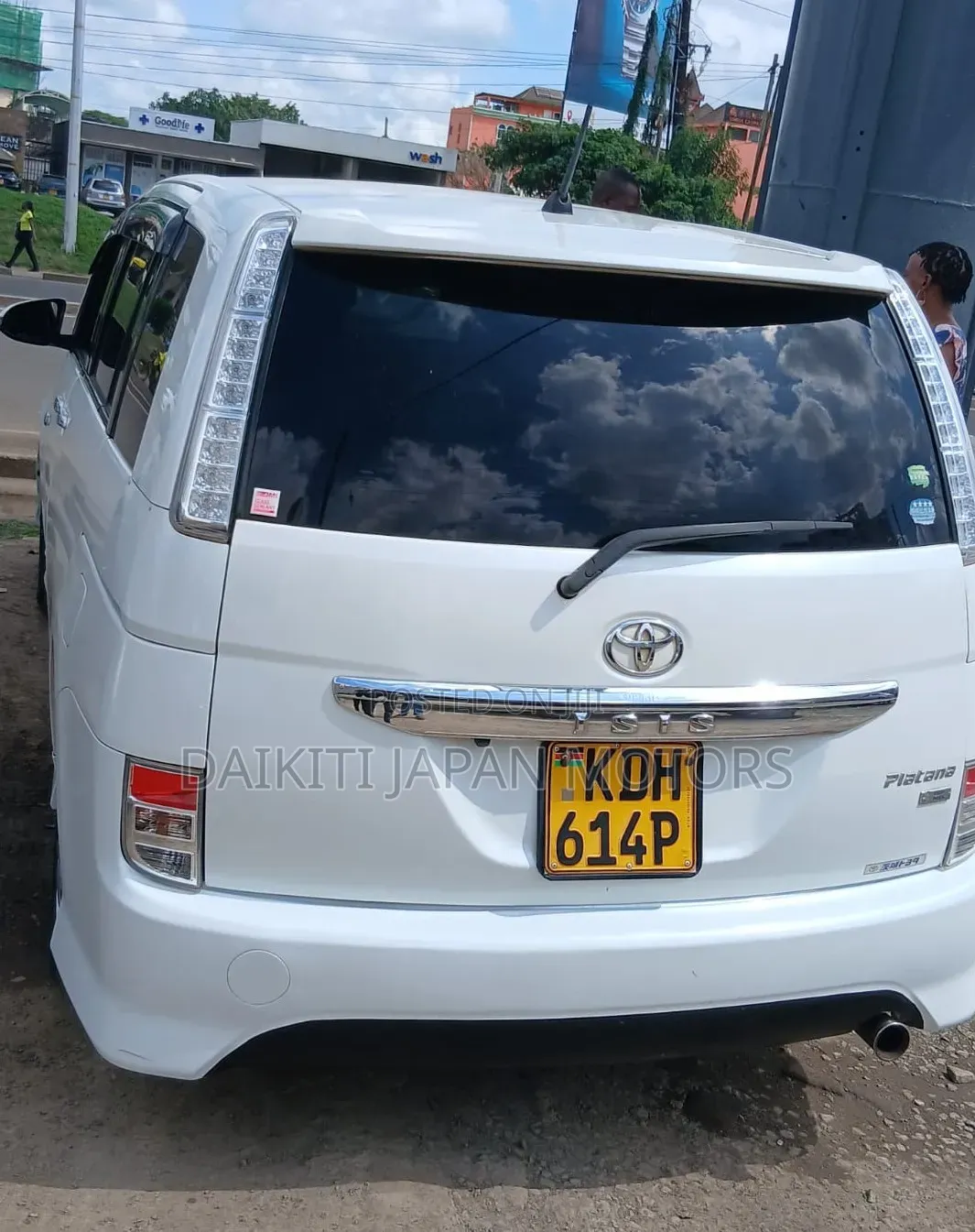 Toyota ISIS 2014 Pearl