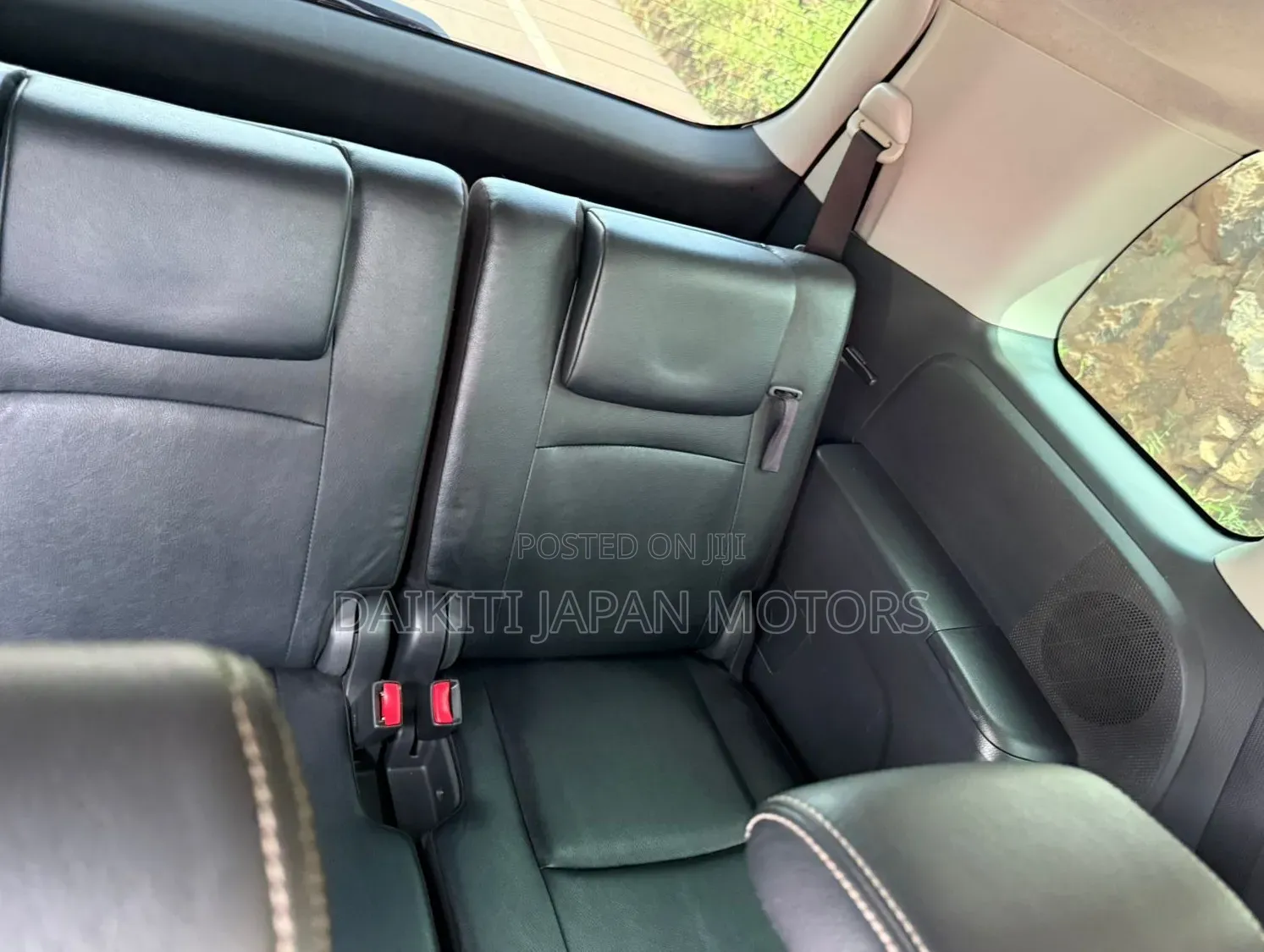 Toyota ISIS 2014 Pearl