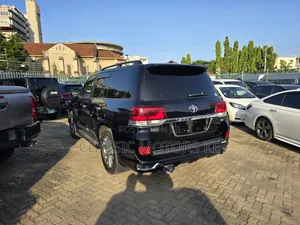 Toyota Land Cruiser 4.6 V8 ZX 2019 Black