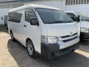 Toyota HiAce 2018 White