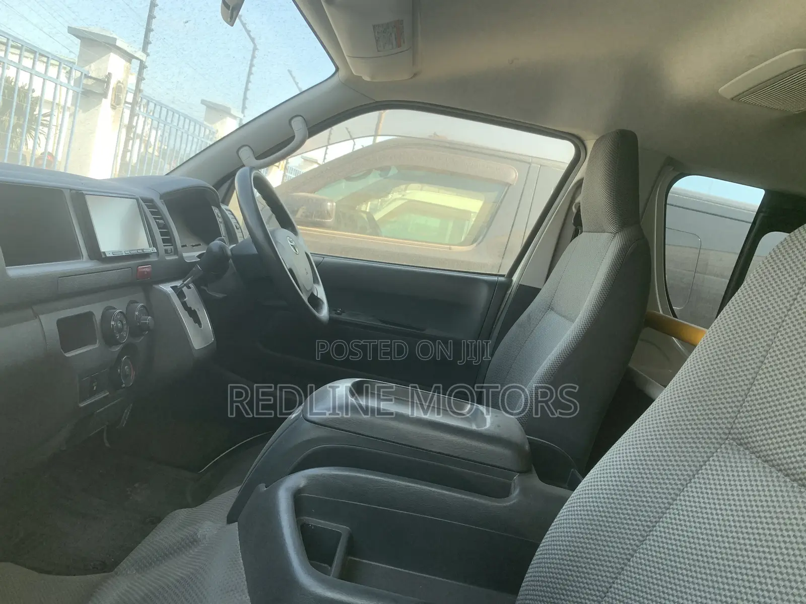 Toyota HiAce 2018 White
