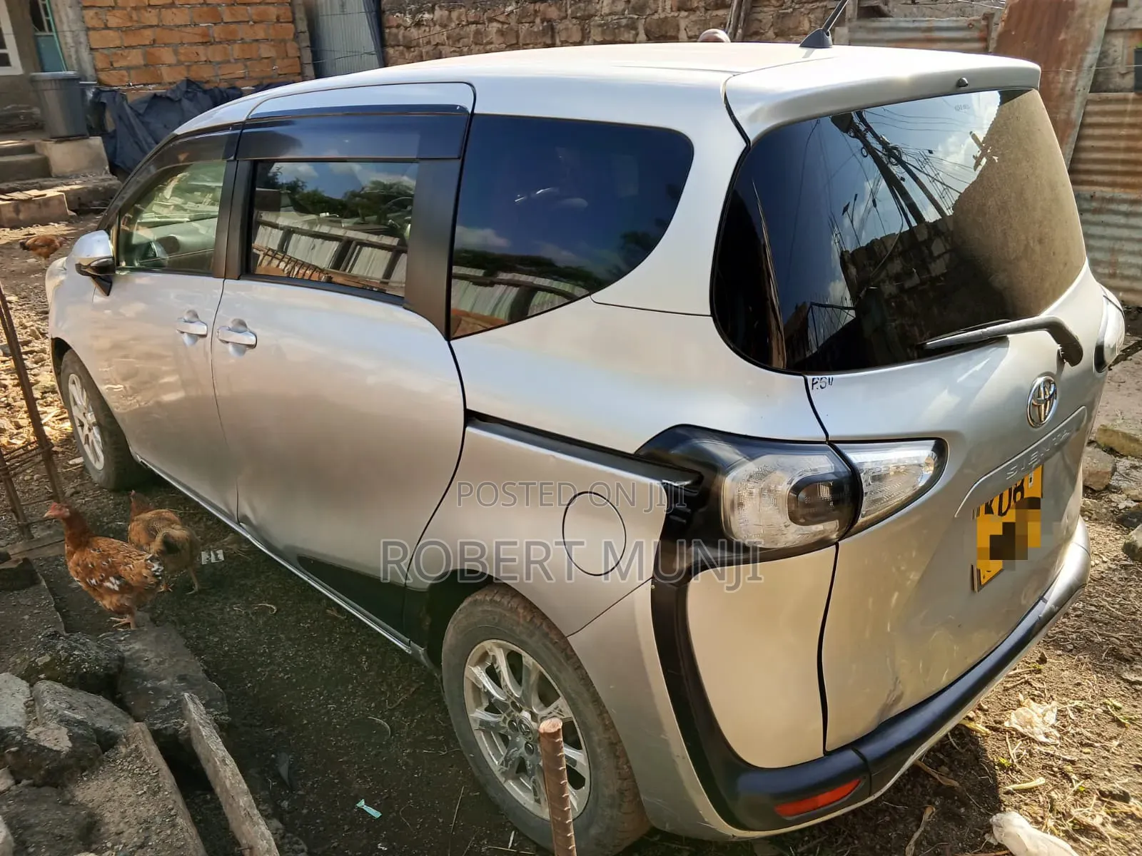 Toyota Sienta 2015