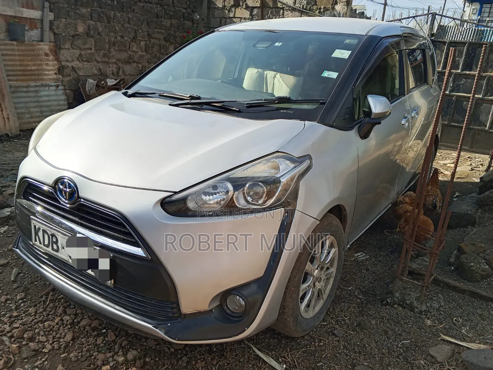 Toyota Sienta 2015