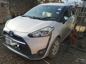Toyota Sienta 2015