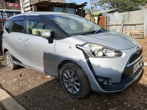 Toyota Sienta 2015
