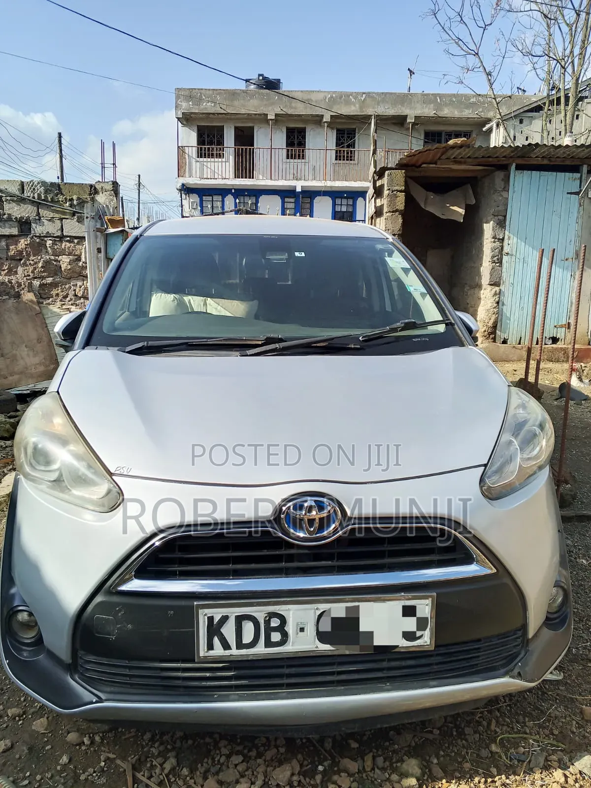 Toyota Sienta 2015
