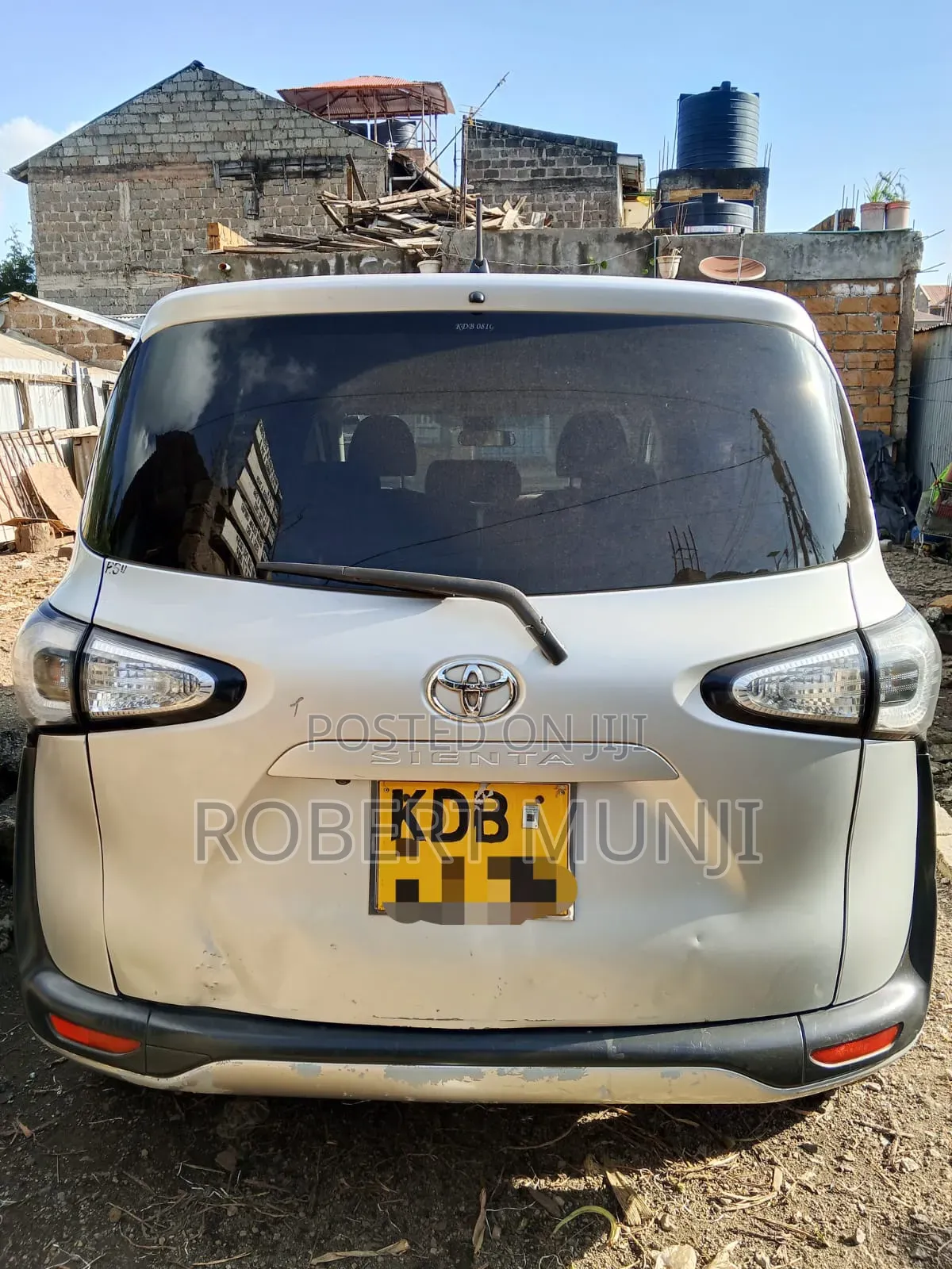 Toyota Sienta 2015