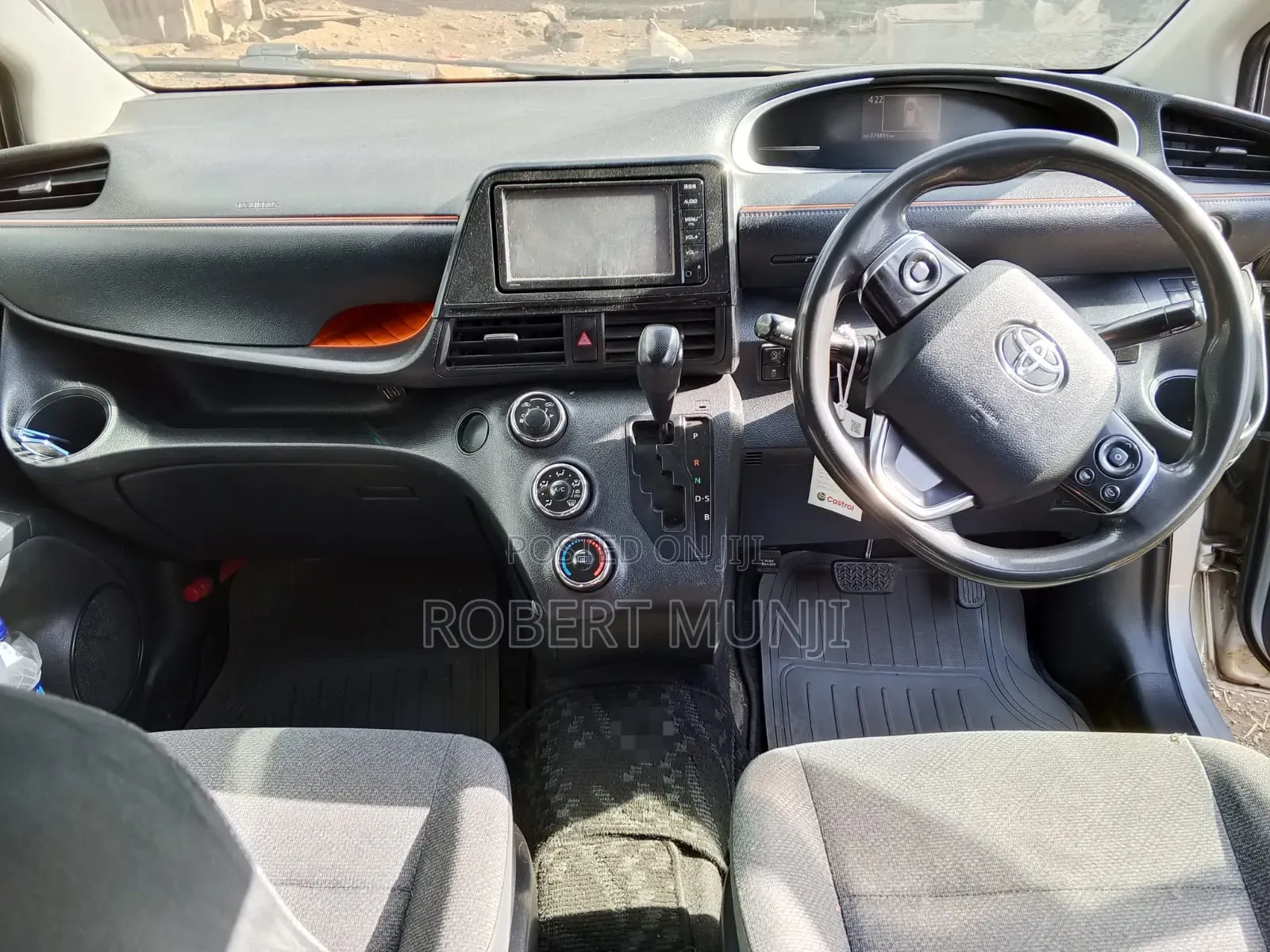 Toyota Sienta 2015