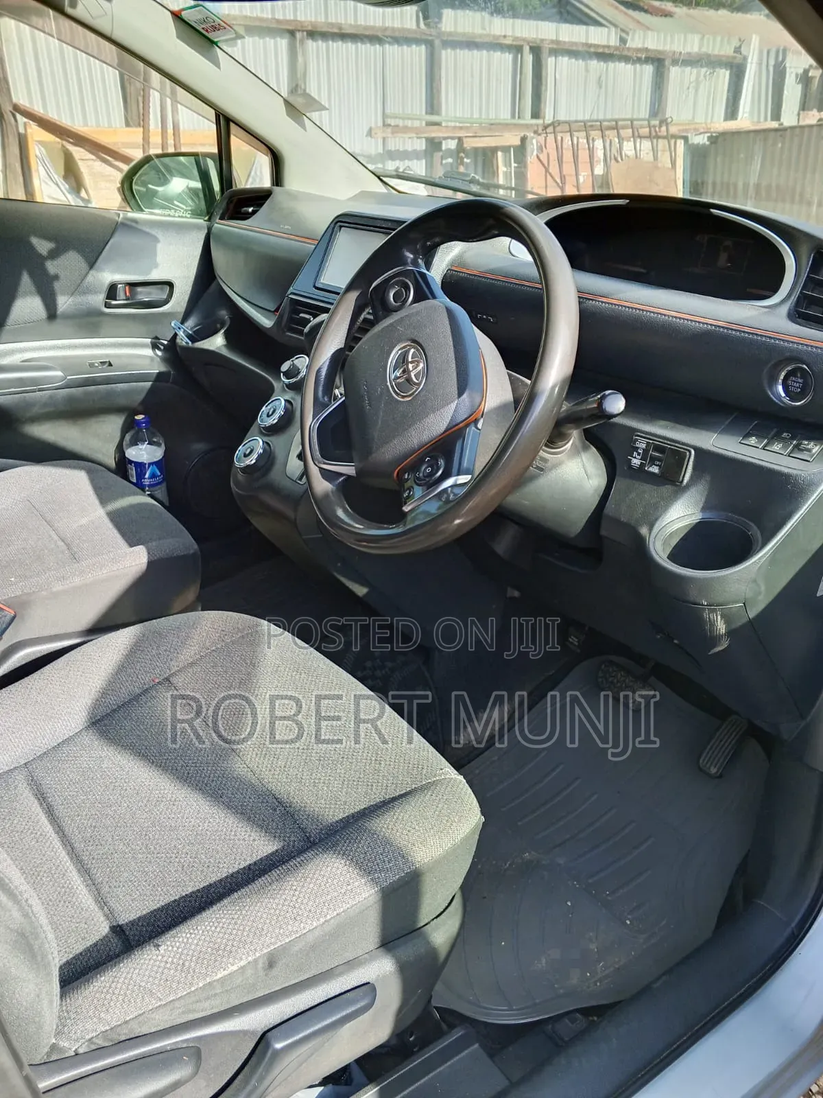 Toyota Sienta 2015