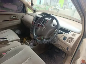 Toyota Nadia 2002 Silver
