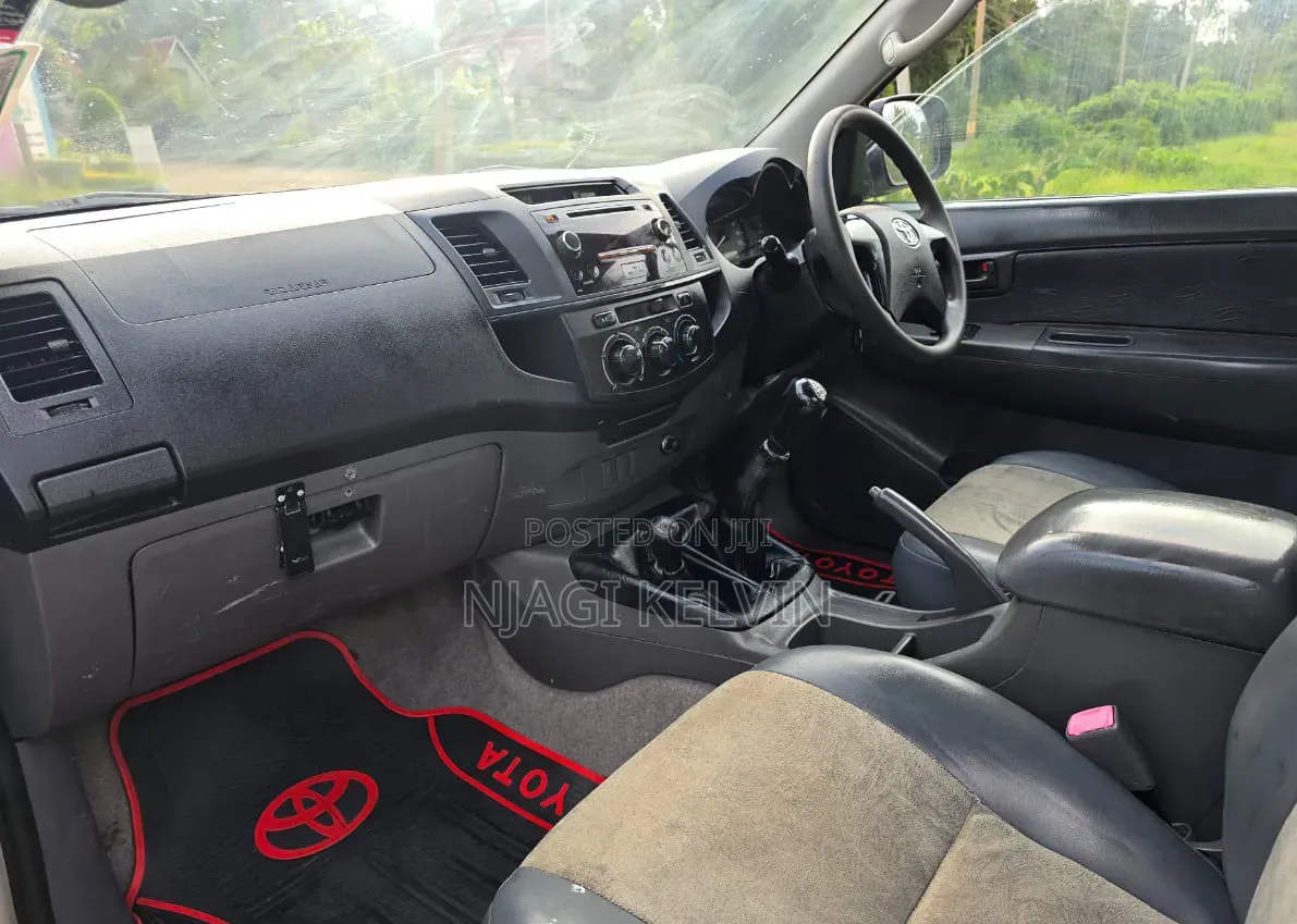 Toyota Hilux 2008 Gold