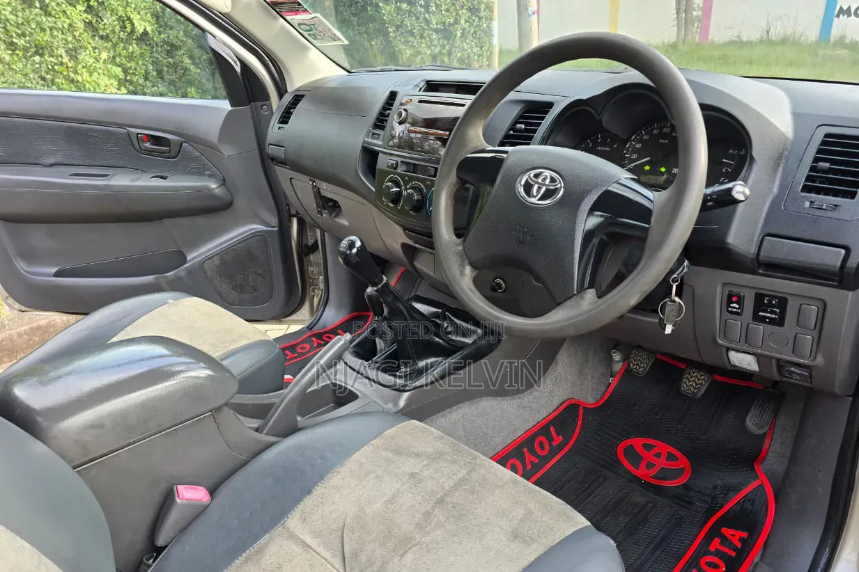 Toyota Hilux 2008 Gold