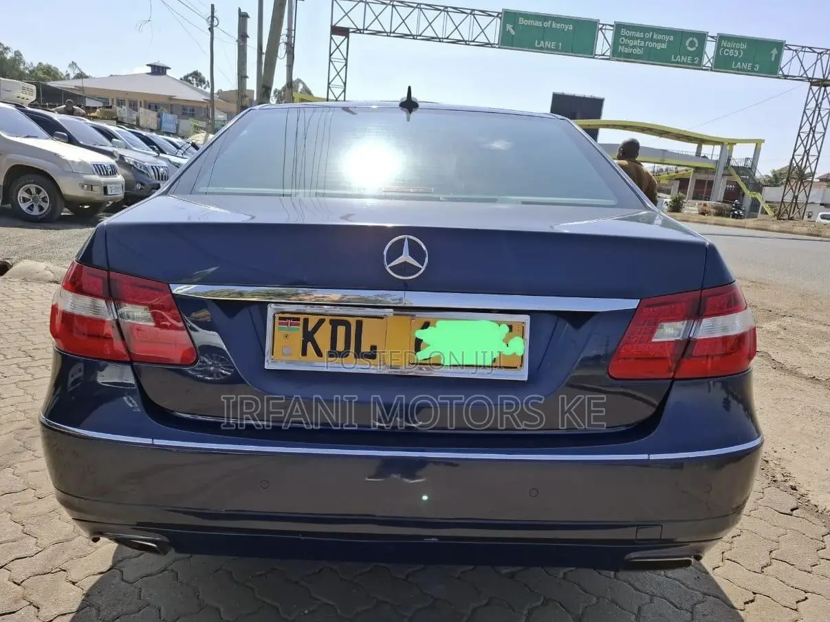 Mercedes-Benz E250 2010 Blue