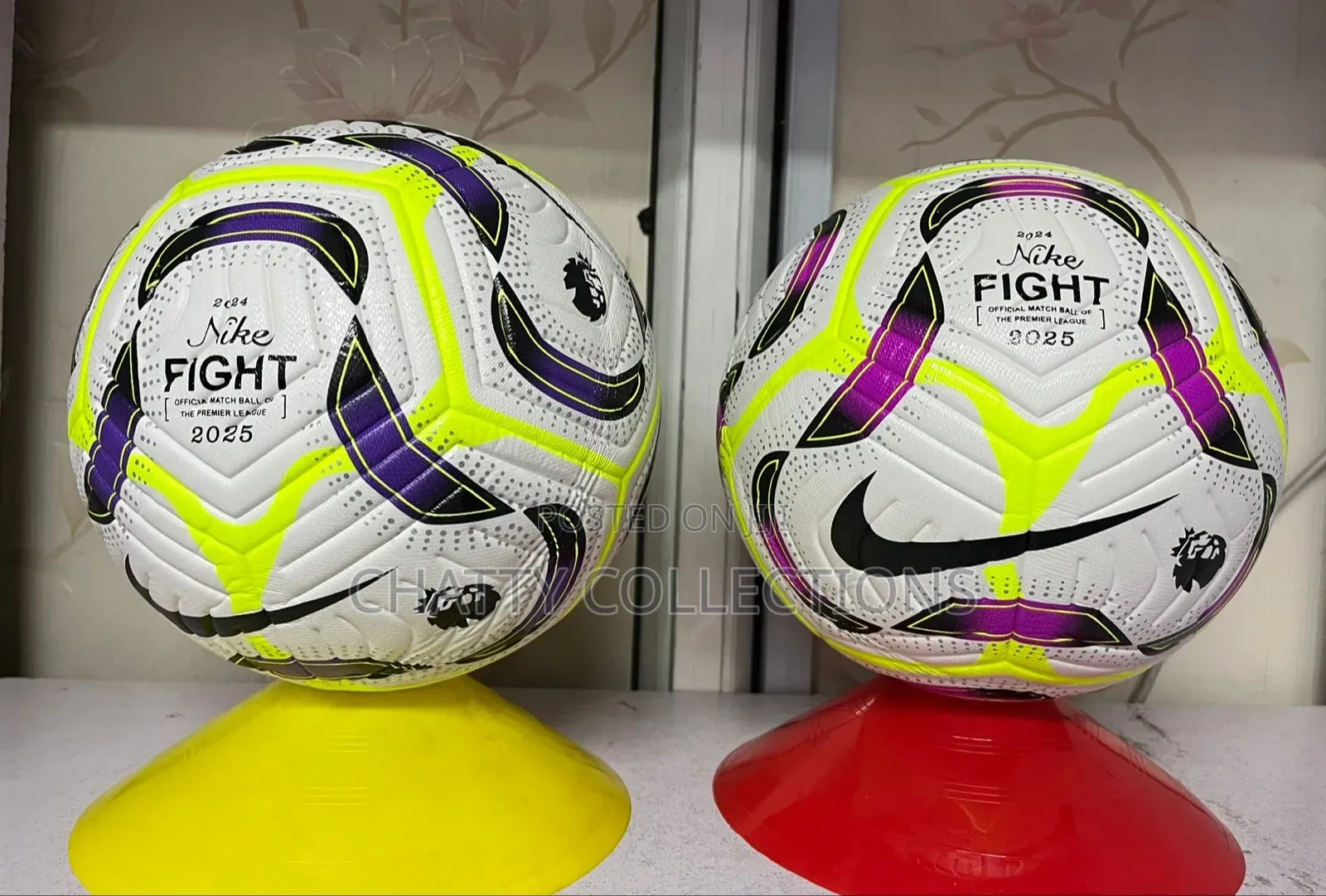 Nike Tubeless 
Size 4 Football/ Soccer Balls