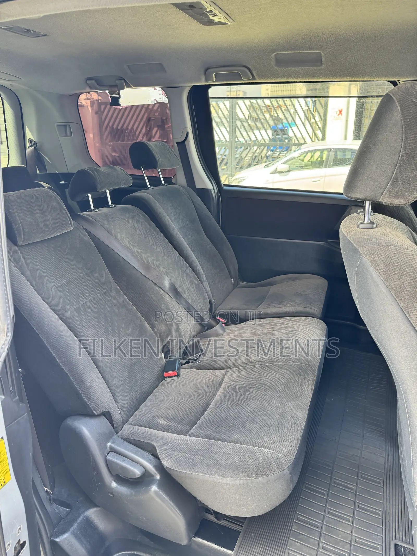Toyota Voxy 2015 Silver