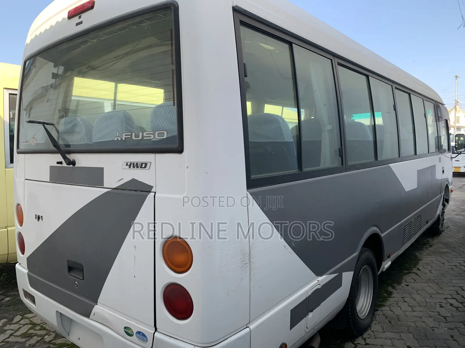 Mitsubishi Fuso Rosa 2018 White