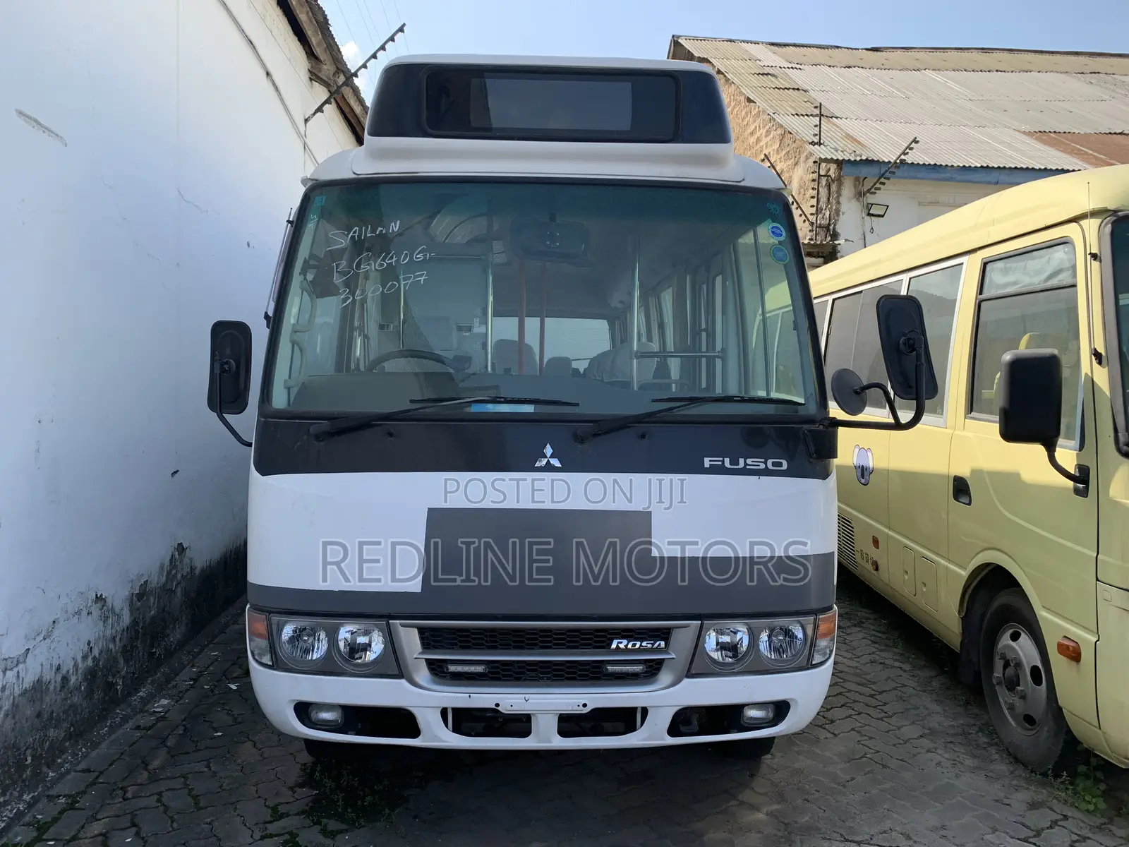 Mitsubishi Fuso Rosa 2018 White