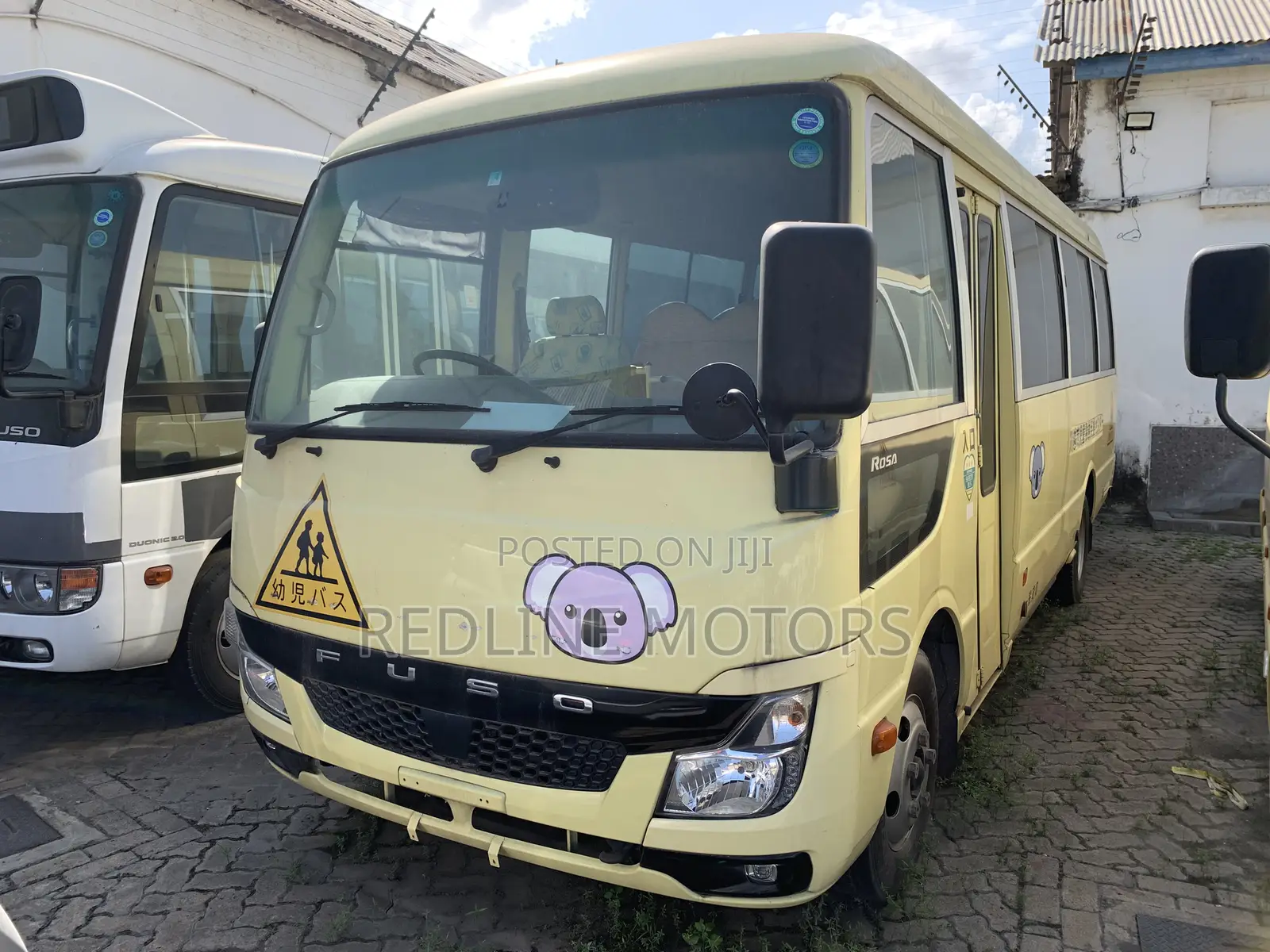 Mitsubishi Fuso Rosa 2018 Yellow