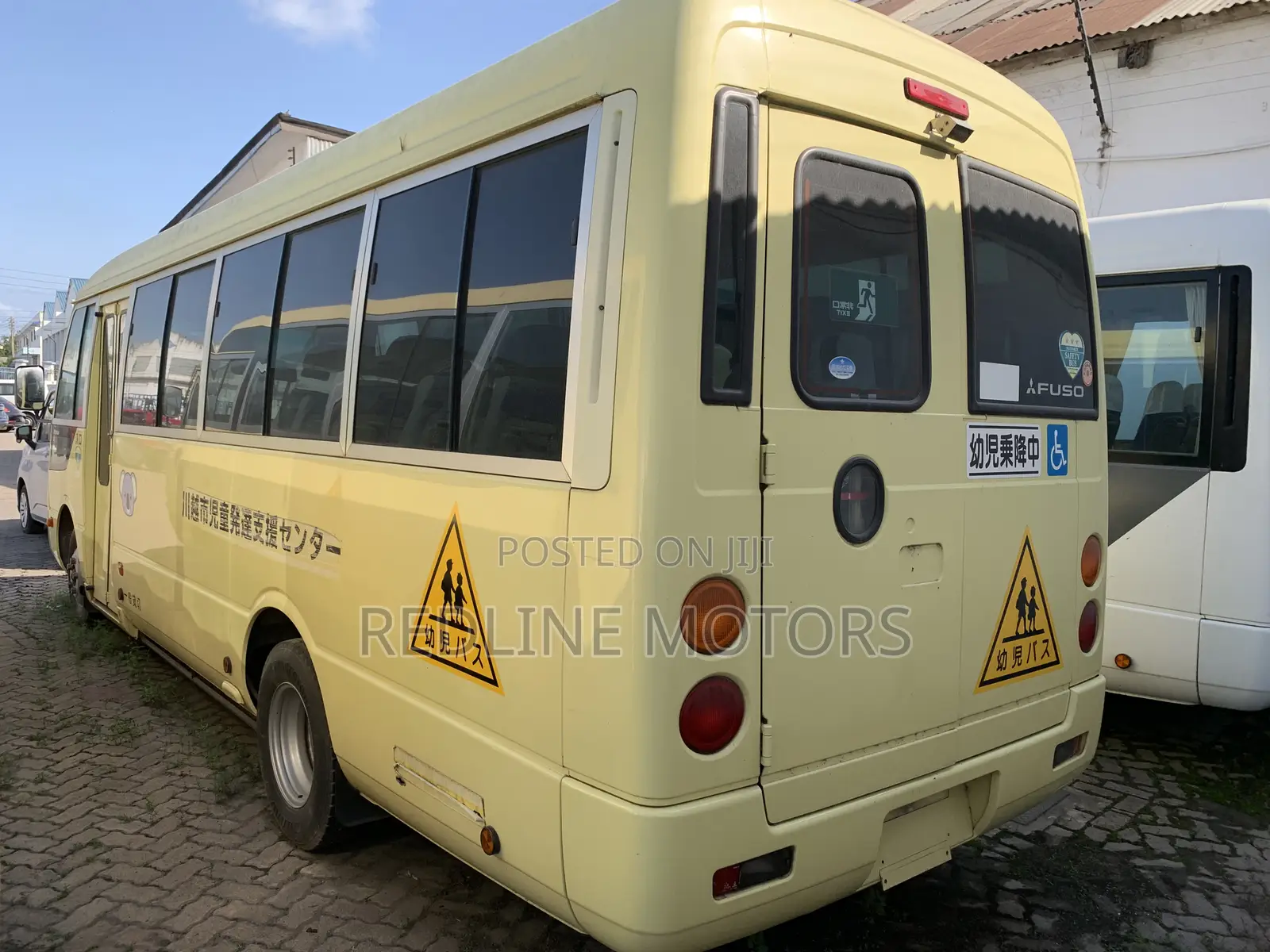Mitsubishi Fuso Rosa 2018 Yellow