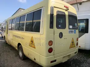 Mitsubishi Fuso Rosa 2018 Yellow