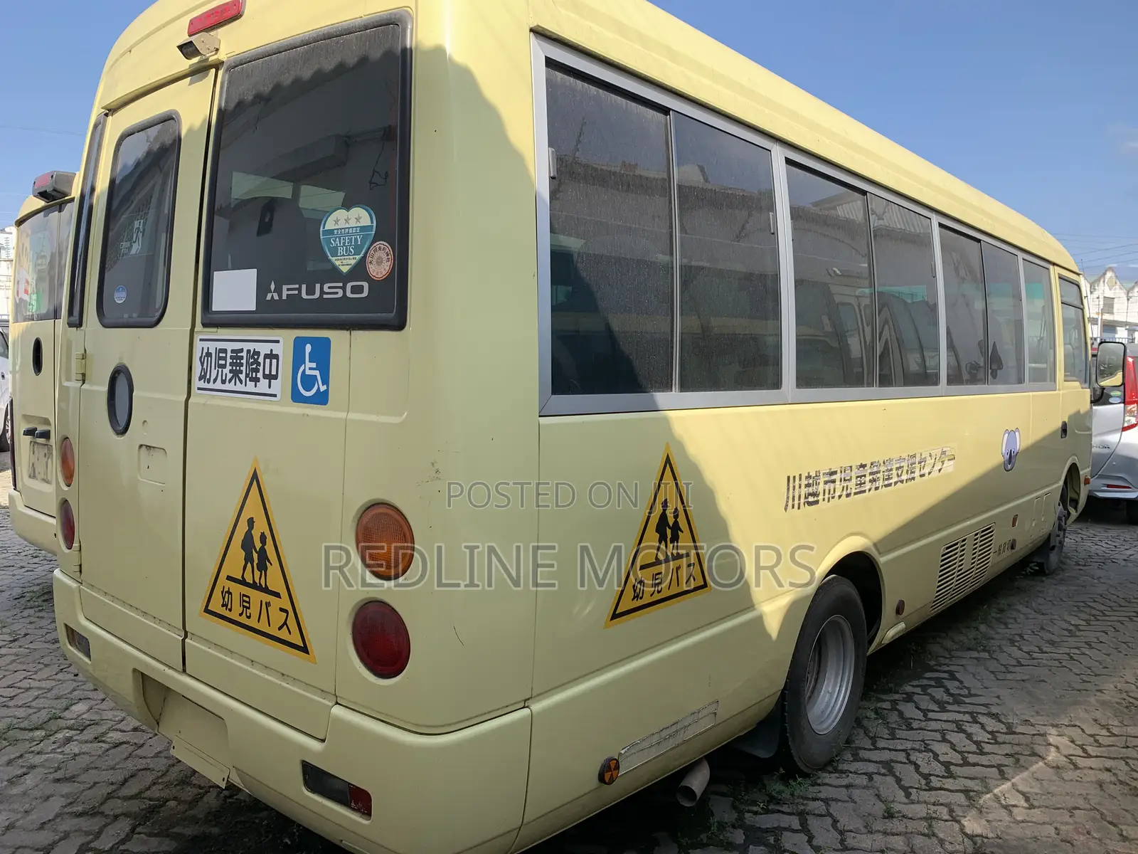 Mitsubishi Fuso Rosa 2018 Yellow