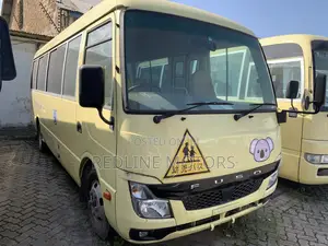 Mitsubishi Fuso Rosa 2018 Yellow