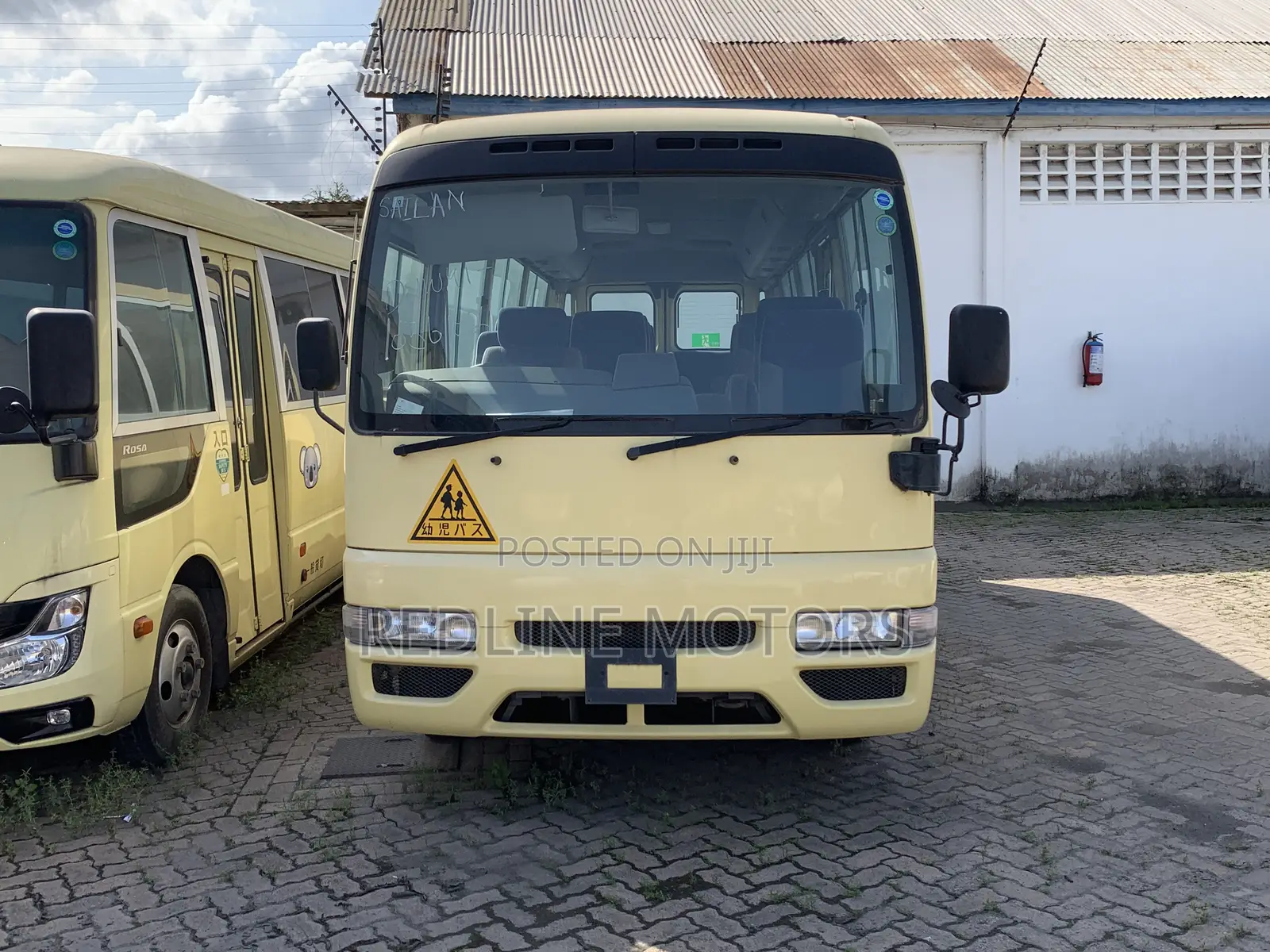 Nissan Civilian 2018 Yellow