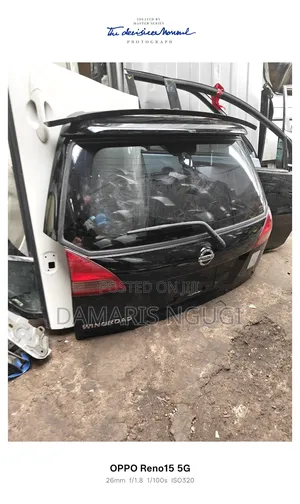 Nissan Wingroad Y11 Boot