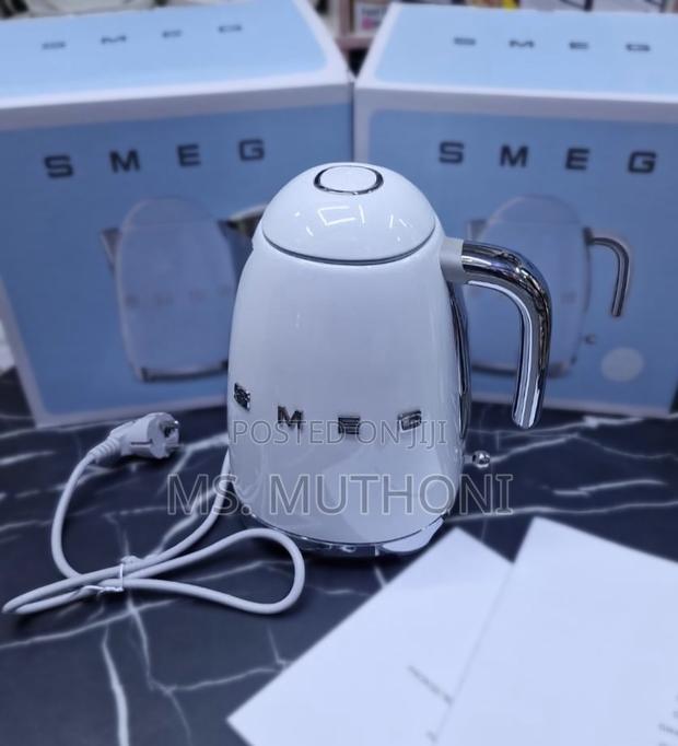 Brilliant White 1.7 L Smeg Electric Kettle - thumbnail 2