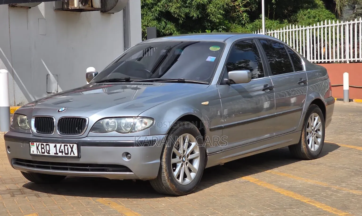 BMW 320i 2004 Gray