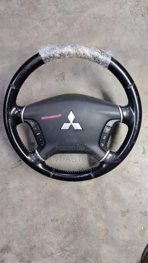 Mitsubishi Shogun Steering Wheel With Airbag - thumbnail 2