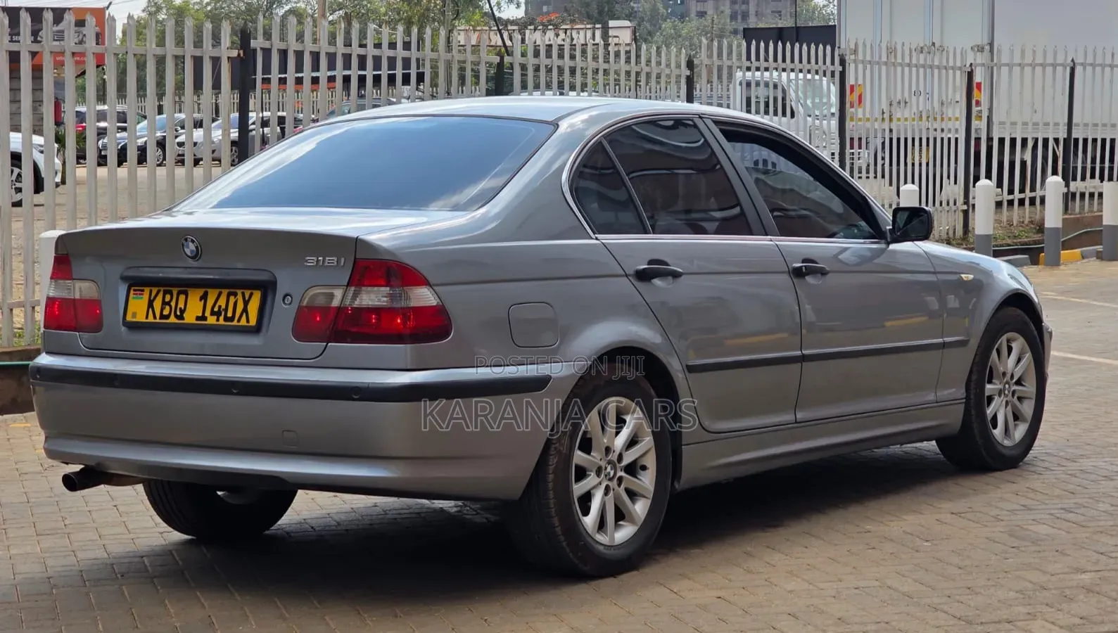 BMW 320i 2004 Gray