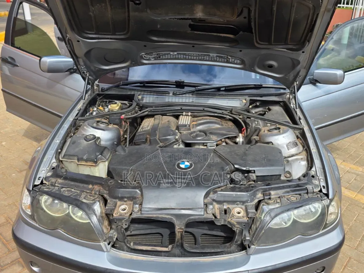 BMW 320i 2004 Gray