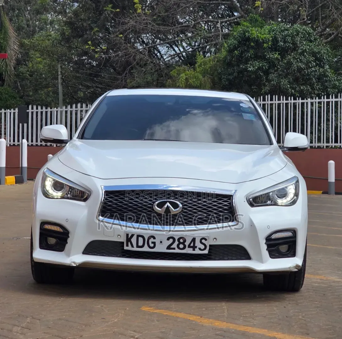 Nissan Skyline 2015 White