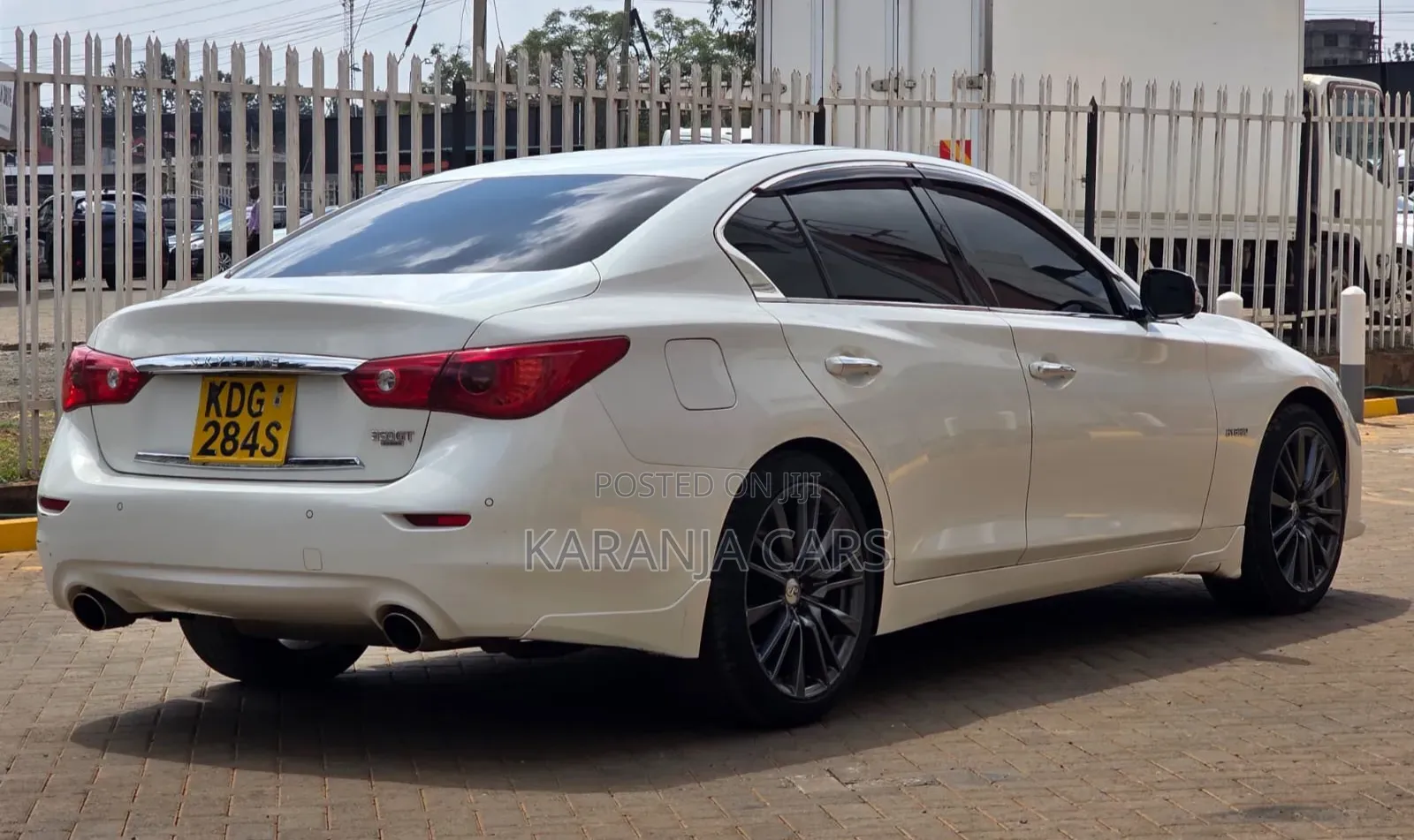 Nissan Skyline 2015 White