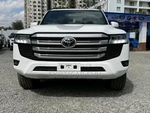 Toyota Land Cruiser LC300 2024 White