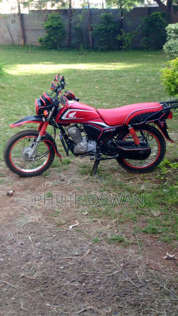 Honda CB 2024 Red